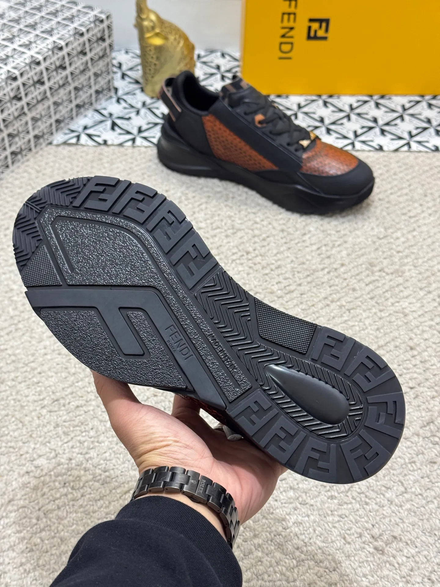 Men's men's shoes 💰520 [New style] 🦥🦥 Original quality - Fendi ◾️▫️F D🆕 Spring and summer new men's slip-on sneakers, with elastic straps, side zippers, and corrugated soles engraved with F. Embossed Fendi Flow lettering on the heel. Mixed material of high-tech fabric and black suede. FF graphic tongue. Ultra-light and wear-resistant EVA sole. Size: 38-44 (45 customized